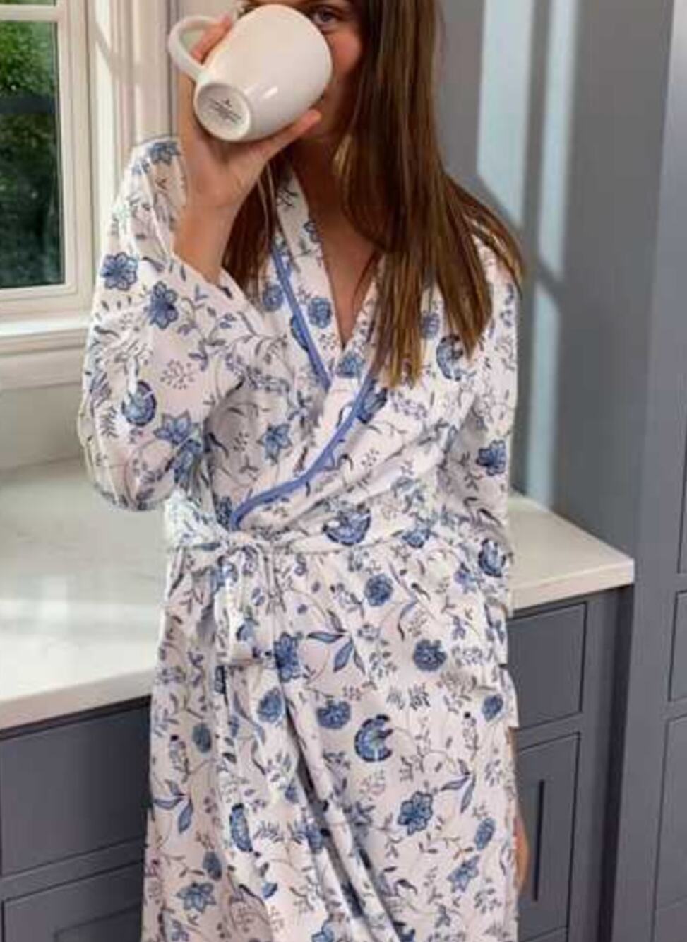 LAKE Pajamas Kimono Wrap Robe Women's Small White Blue Floral Long Sleeves